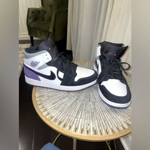 Jordan 1 mid size 6.5